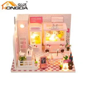 maison de poupée de diy d’amusement et d’artisanat